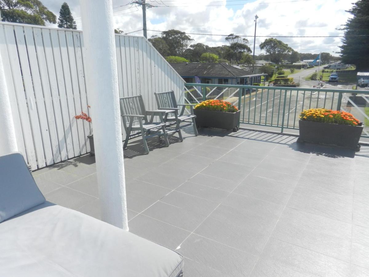 Oceanside Hawks Nest Hotel Exterior photo
