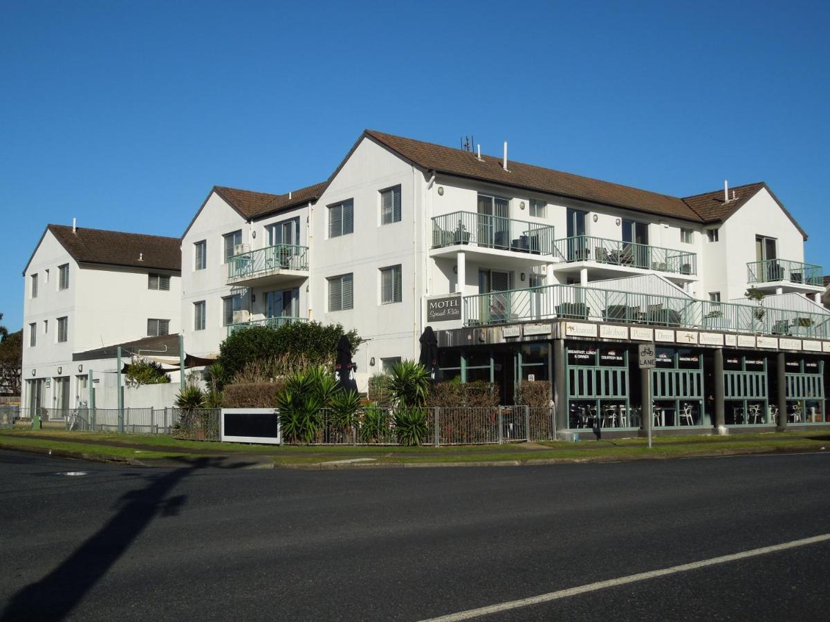 Oceanside Hawks Nest Hotel Exterior photo