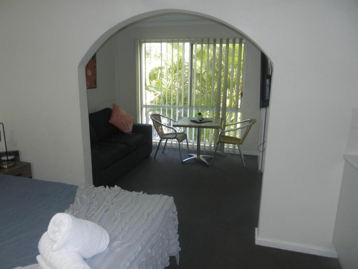 Oceanside Hawks Nest Hotel Exterior photo