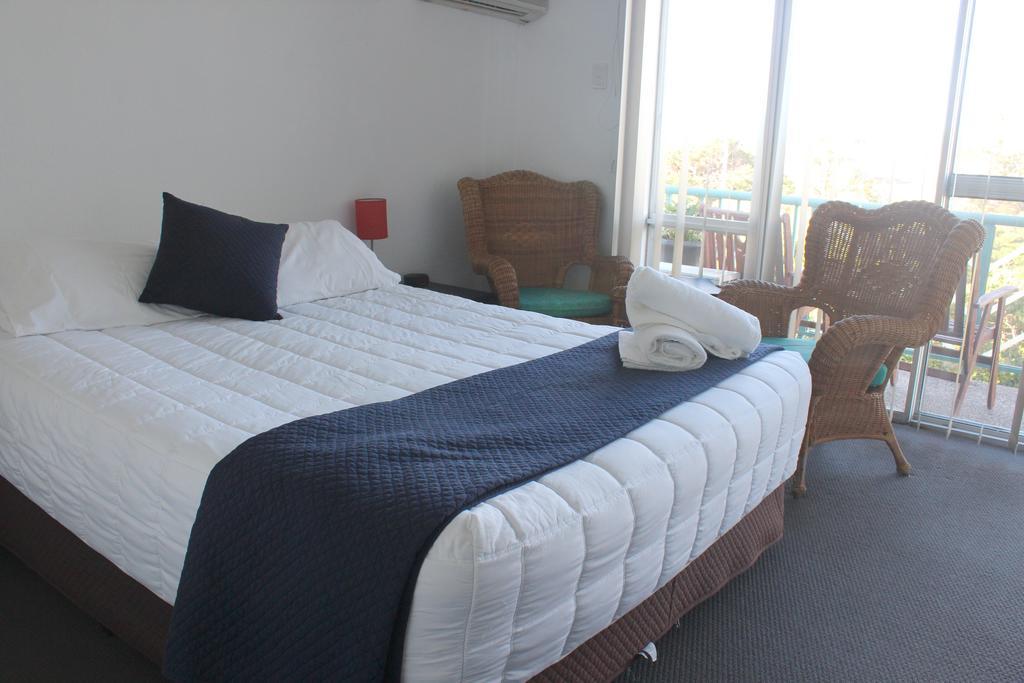 Oceanside Hawks Nest Hotel Room photo